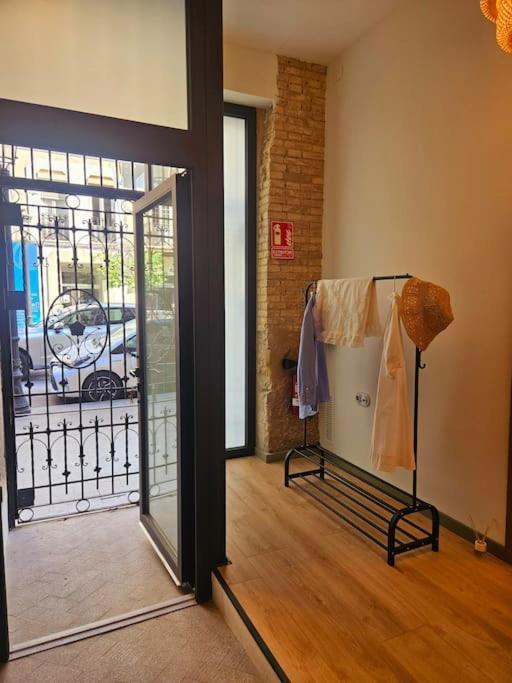 バレンシアTradicional Casa Con Patio Ruzafaアパートメント エクステリア 写真