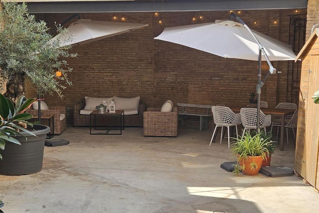 バレンシアTradicional Casa Con Patio Ruzafaアパートメント エクステリア 写真